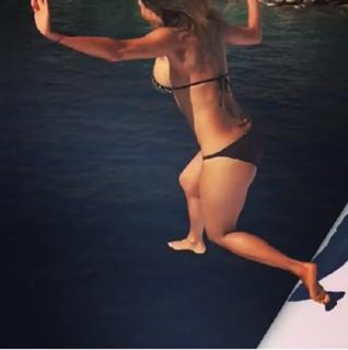 Nicole Scherzinger feet photo thumbnail