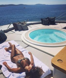 Nicole Scherzinger feet photo thumbnail