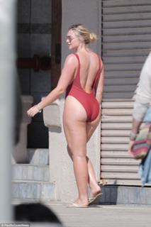 Iskra Lawrence feet photo thumbnail