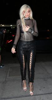 Kylie Jenner feet photo thumbnail
