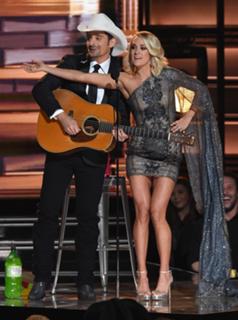 Carrie Underwood feet photo thumbnail