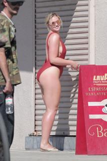 Iskra Lawrence feet photo thumbnail