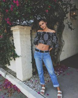 Taylor Hill feet photo thumbnail