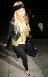 Lindsay Lohan feet photo thumbnail