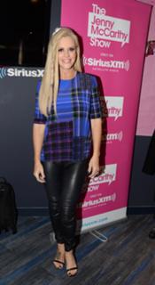Jenny McCarthy-Wahlberg feet photo thumbnail