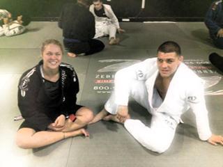 Ronda Rousey feet photo thumbnail