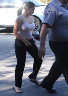 Ariel Winter feet photo thumbnail