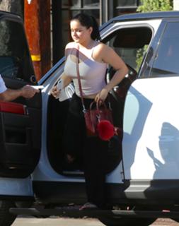 Ariel Winter feet photo thumbnail