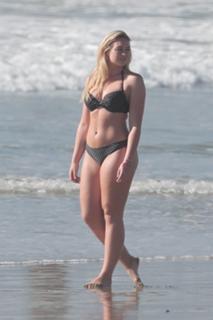 Iskra Lawrence feet photo thumbnail