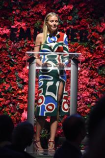 Gwyneth Paltrow feet photo thumbnail
