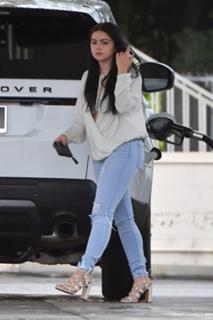 Ariel Winter feet photo thumbnail