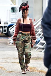 Rihanna feet photo thumbnail