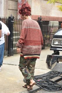 Rihanna feet photo thumbnail