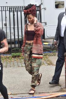 Rihanna feet photo thumbnail