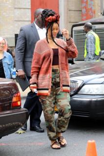Rihanna feet photo thumbnail
