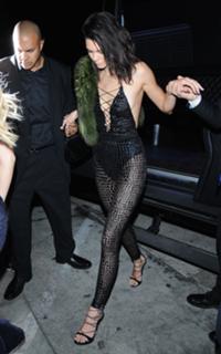 Kendall Jenner feet photo thumbnail