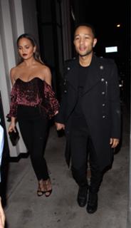 Chrissy Teigen feet photo thumbnail