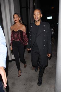 Chrissy Teigen feet photo thumbnail