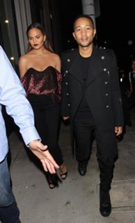 Chrissy Teigen feet photo thumbnail