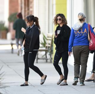 Vanessa Hudgens feet photo thumbnail