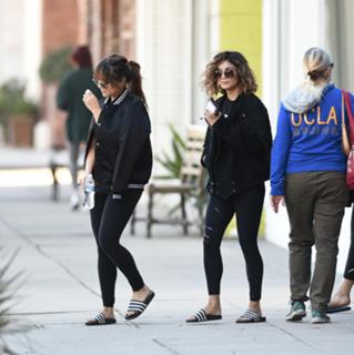 Vanessa Hudgens feet photo thumbnail