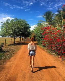 Marina Ruy Barbosa feet photo thumbnail