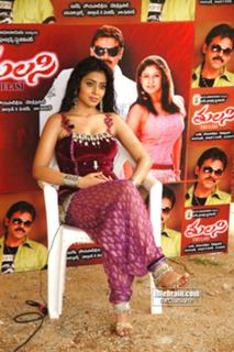 Shriya Saran feet photo thumbnail