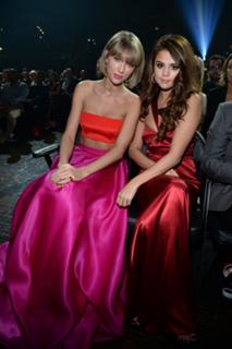 Selena Gomez feet photo thumbnail