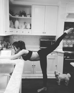 Kate Beckinsale feet photo thumbnail