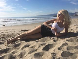 Pixie Lott feet photo thumbnail