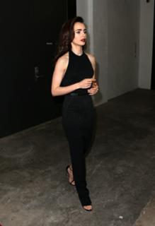 Lily Collins feet photo thumbnail