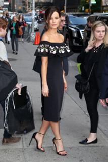 Kate Beckinsale feet photo thumbnail
