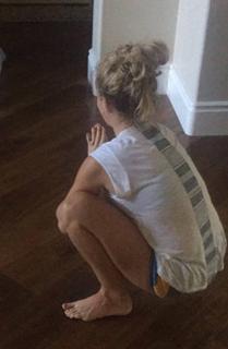 Kendra Wilkinson feet photo thumbnail