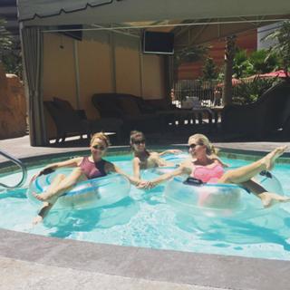 Kendra Wilkinson feet photo thumbnail