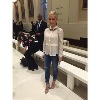 Kendra Wilkinson feet photo thumbnail
