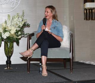 Cameron Diaz feet photo thumbnail