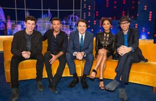 Nicole Scherzinger feet photo thumbnail