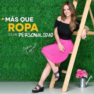 Andrea Legarreta feet photo thumbnail