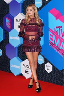 Laura Whitmore feet photo thumbnail