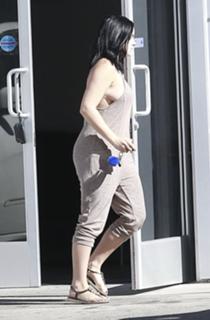 Ariel Winter feet photo thumbnail
