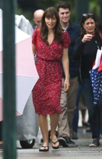 Jessica Biel feet photo thumbnail