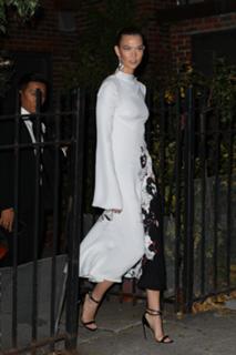 Karlie Kloss feet photo thumbnail