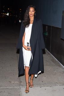 Lais Ribeiro feet photo thumbnail