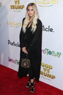 Ashlee Simpson feet photo thumbnail