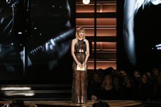 Taylor Swift feet photo thumbnail