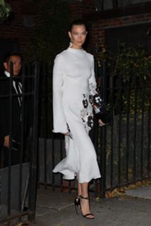 Karlie Kloss feet photo thumbnail