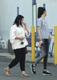 Ariel Winter feet photo thumbnail