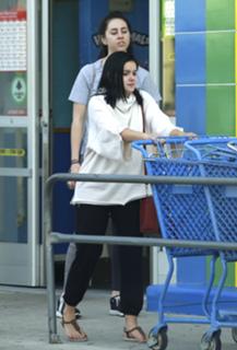 Ariel Winter feet photo thumbnail