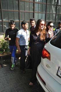 Kareena Kapoor feet photo thumbnail