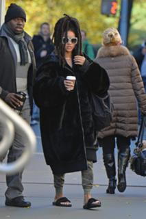 Rihanna feet photo thumbnail